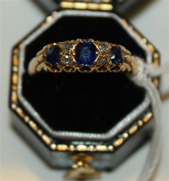 Edwardian 18ct sapphire & diamond ring